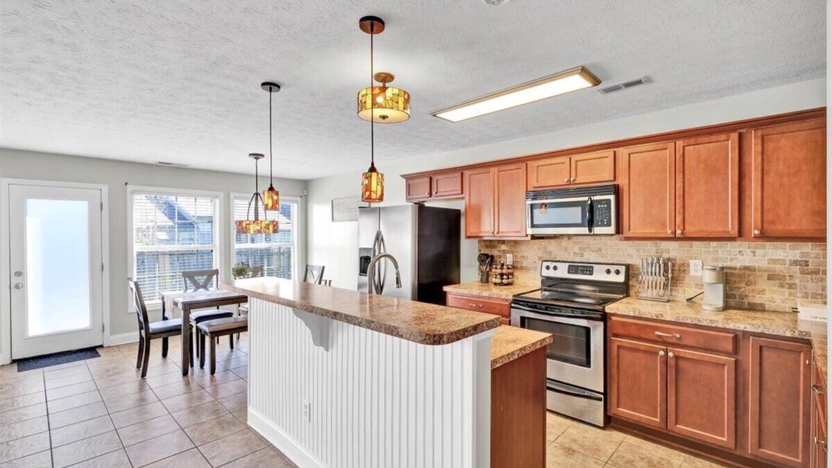 Buechel House | Charming 4-bedroom house with WiFi and AC in fabulous Louisville