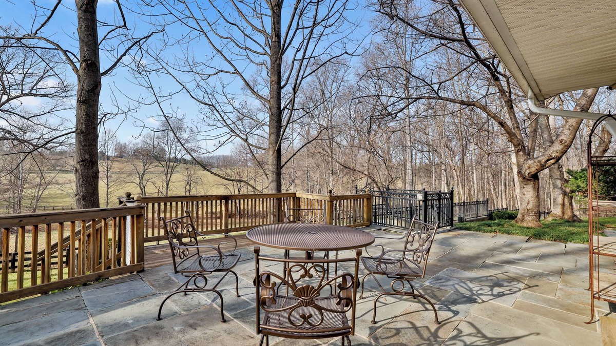 The Plains House | Charming 4-bedroom house with WiFi, Pool, 8+acres in Historic Hunt Country Va.