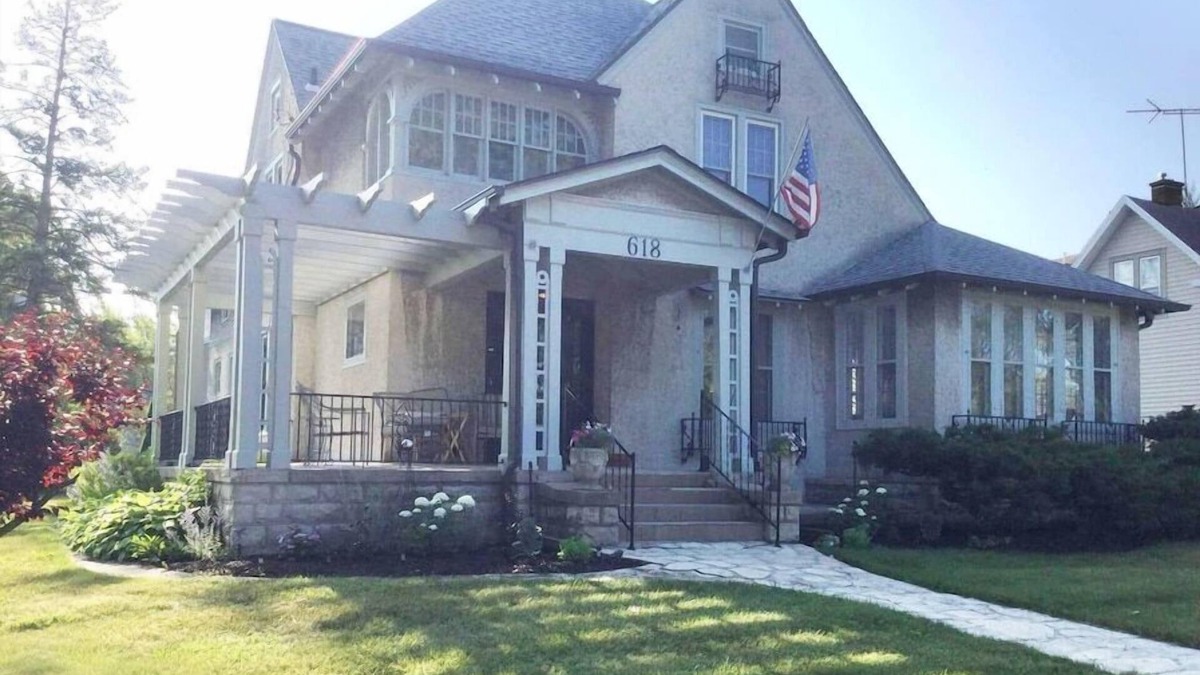 Chilton House | Charming 4 Bedroom Historic Home Centrally located in Northeastern Wisconsin