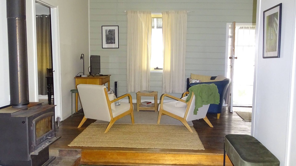 Braidwood House | Charming 4 bedroom house, beautiful large private garden