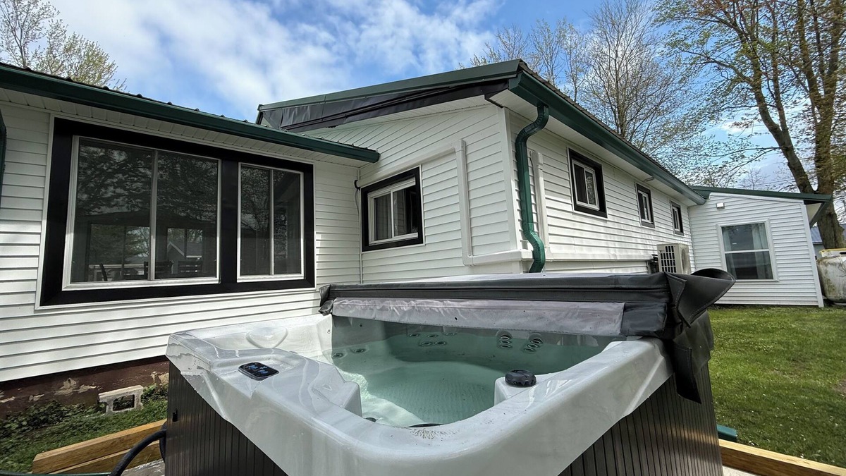 Durhamville House | Charming 4-bedroom house with WiFi, AC and HotTub-Lake Front-nr Sylvan Beach