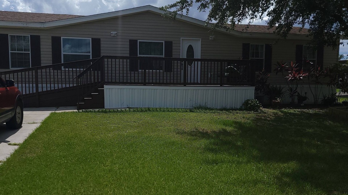 Kissimmee House | Charming 4-bedroom house with coffee/tea station WiFi and AC in Kissimmee