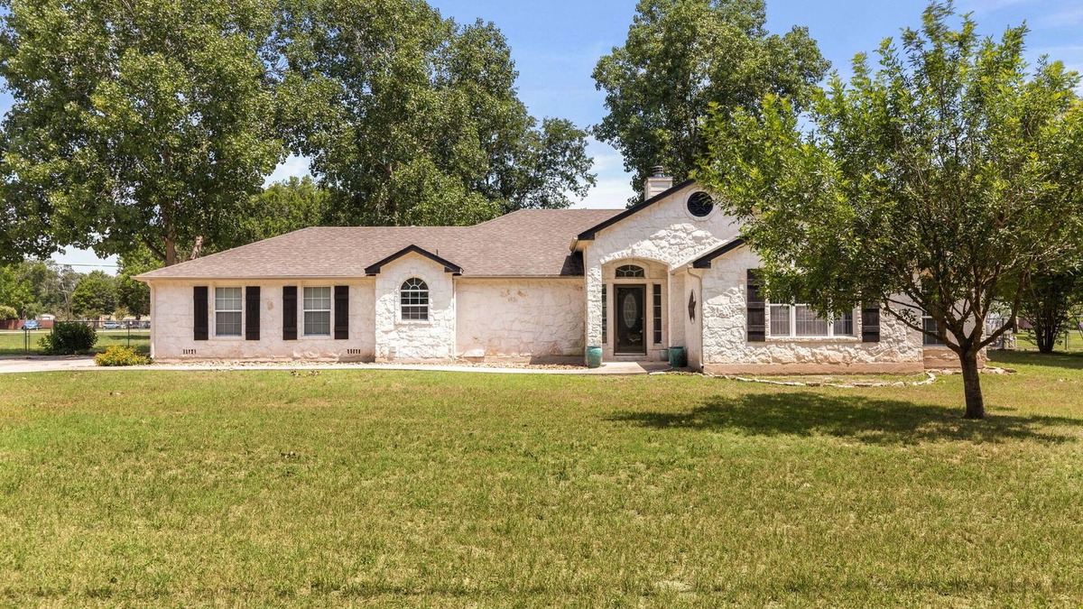McQueeney House | Charming 4 Bedroom House near Lake McQueeney