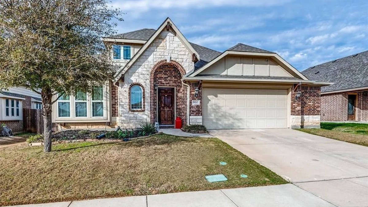 Little Elm House | Charming 4-bedroom house with Greenbelt views in Oak Point