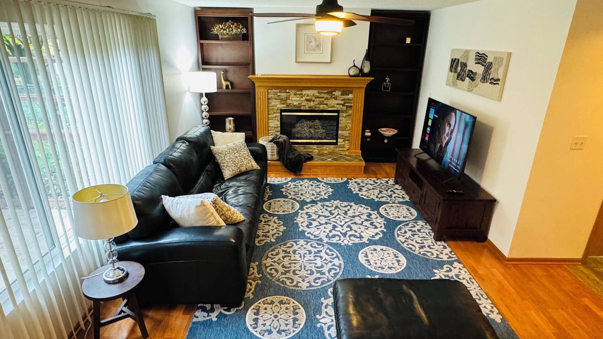 Urbandale House | Charming 4-bedroom house with fenced yard in wonderful neighborhood