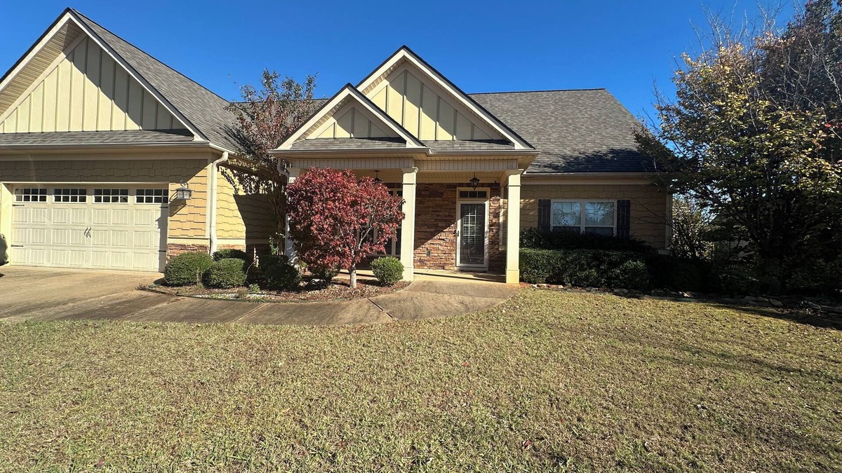 LaGrange House | Charming 4-bedroom home in lovely LaGrange 15 minutes from Great Wolf Lodge