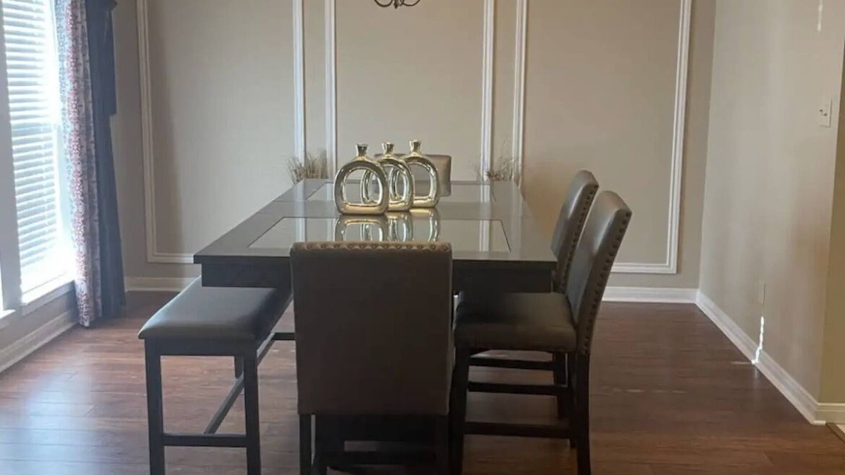 Voth House | Charming 4-bedroom house with WiFi and AC in lovely Beaumont