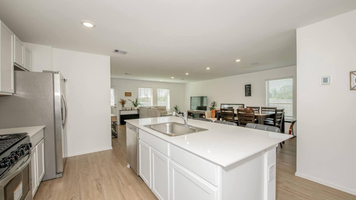 Navasota House | Charming 4-bedroom house with WiFi and AC in welcoming Navasota