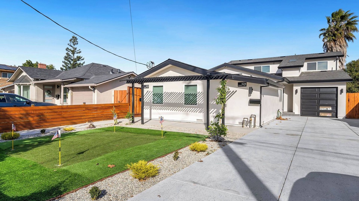 Northside House | Charming 4-bedroom house with mini putt and WiFi in fabulous San Jose