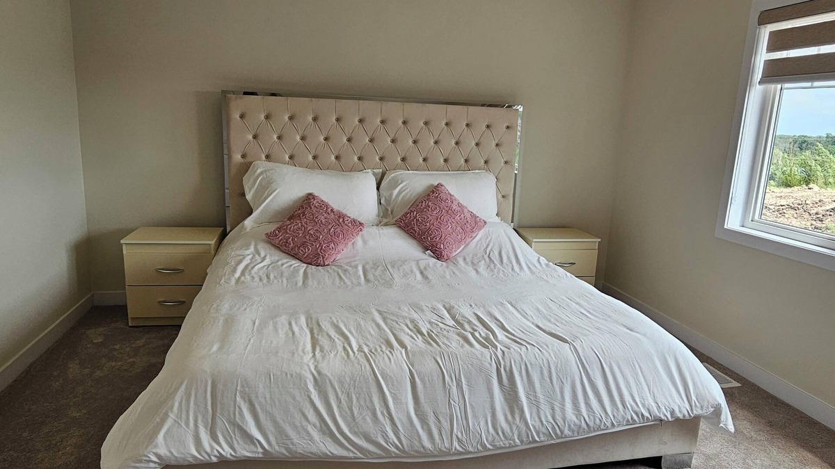 Welland House | Charming 4-bedroom house with WiFi and AC in lovely Welland lic#289