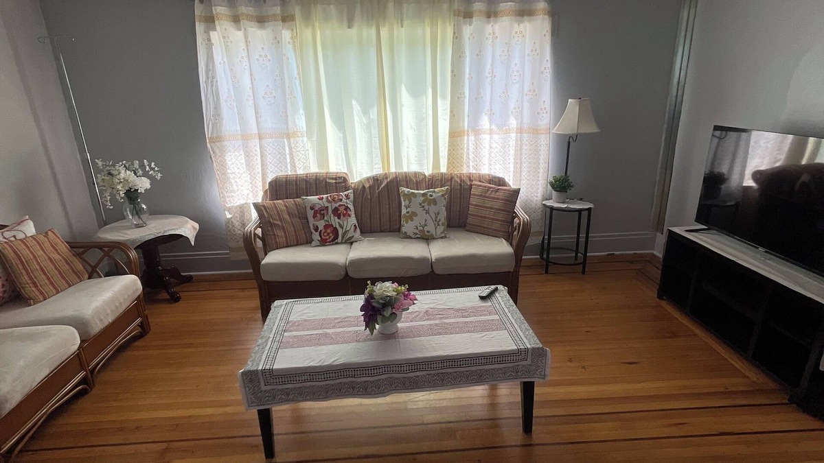 Buffalo House | Charming 4-bedroom house with WiFi, AC in lovely Buffalo