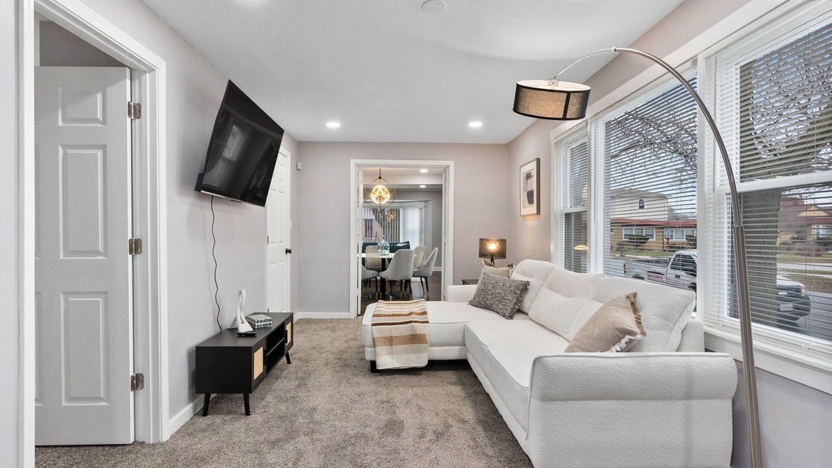 Calumet Heights House | Charming 4-bedroom house with WiFi and AC in lovely Chicago
