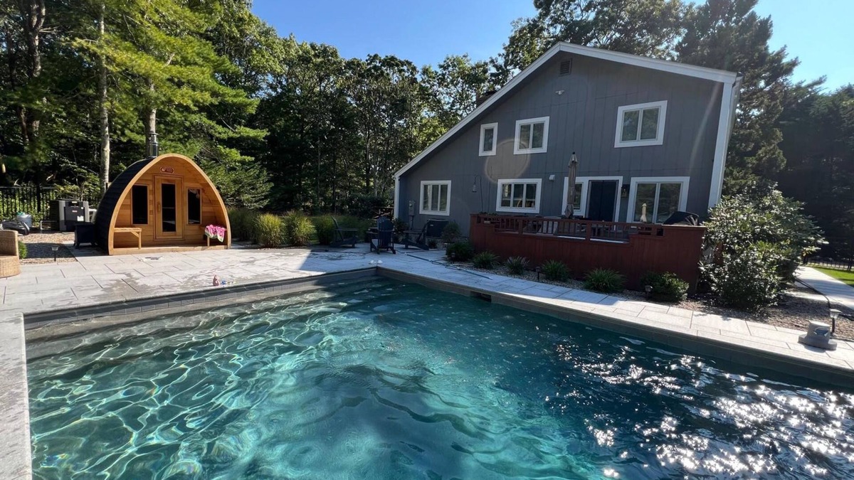 Mashpee House | Charming 4-bedroom House with Seasonal Outdoor Pool, Patio and Wood-Fired Sauna