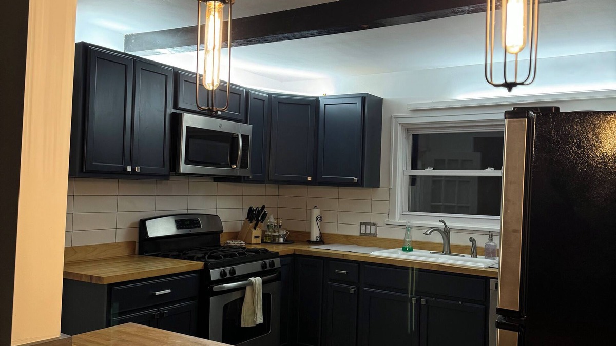 DeKalb House | Charming 4-bedroom house with WiFi and AC in DeKalb