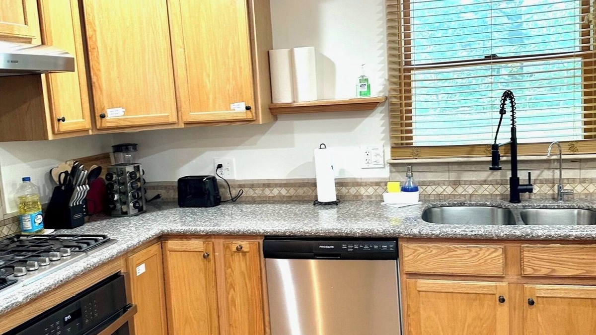 Hudson House | Charming 4-bedroom house with WiFi and AC in delightful Hudson