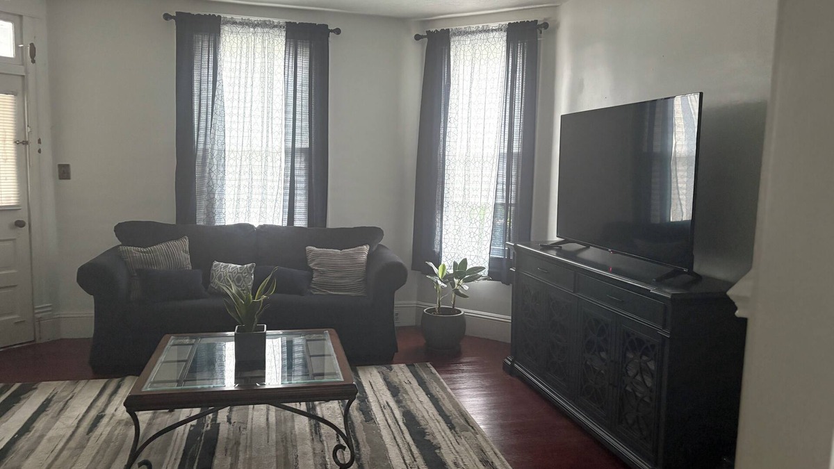 Keyser House | Charming 4-bedroom house with WiFi, AC in Keyser
