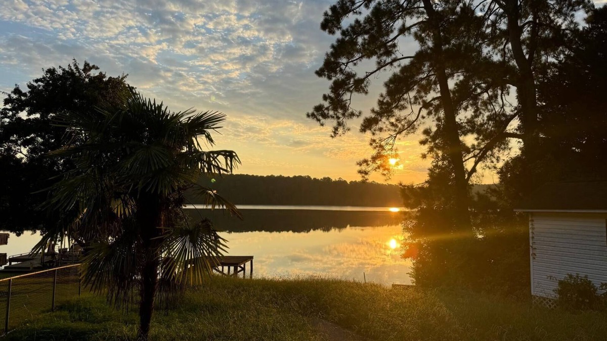 Jackson Cottage | Charming 4-bedroom Lakehouse cottage one hour from downtown Atlanta