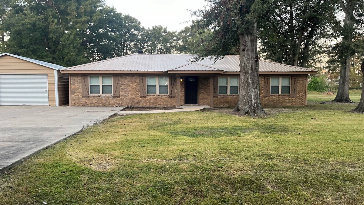Newellton House | Charming 4-bedroom ranch lake house in lovely Newellton with all amenities!