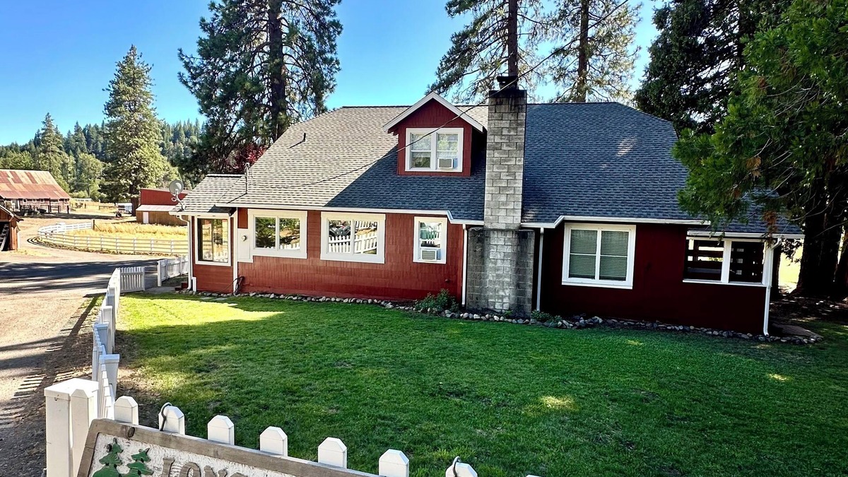 Cromberg Other | Charming 4-bedroom ranch house with WiFi, AC in Cromberg Sleeps 10