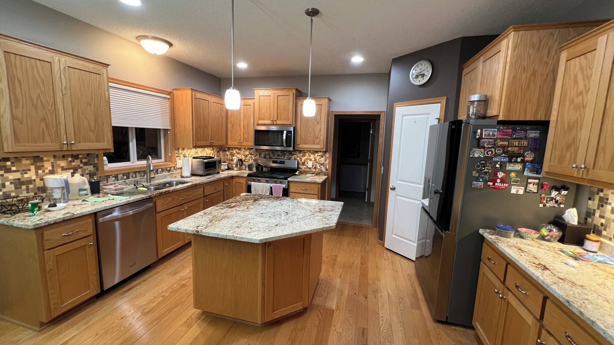 Shakopee House | Charming 4-bedroom single family house with AC, WiFi in lovely Shakopee