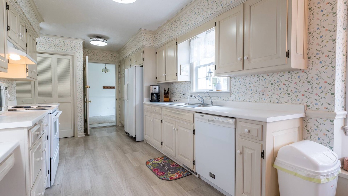 Apple Creek House | Charming 4 Bedroom home in the Amish countryside