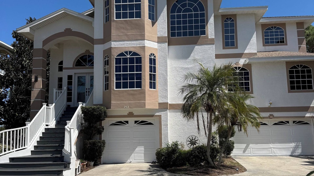 Palm Harbor House | Charming 4-bedroom waterfront home in Palm harbor, Florida