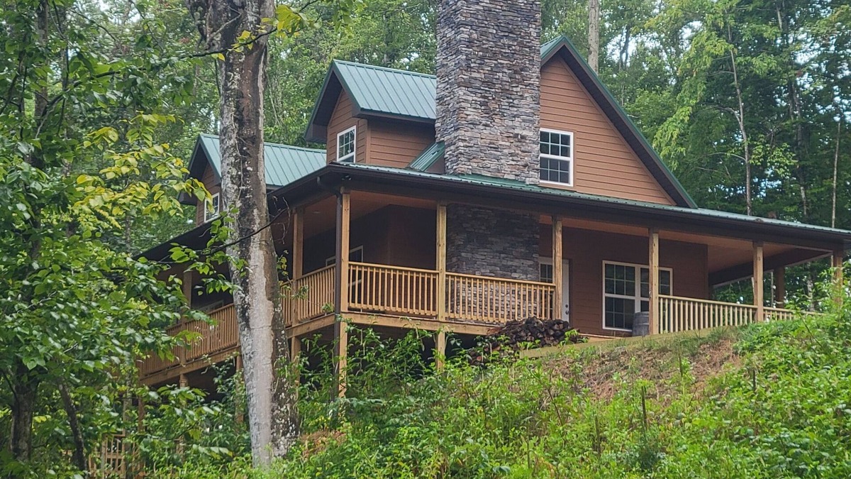 Rogersville Cabin | Charming 4-bedroom Cabin in Rogersville with Fireplace