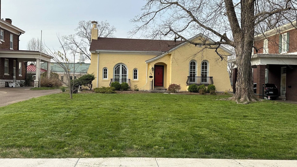 Russellville House | Charming 4-bedroom in Russellville Kentucky with Hot Tub