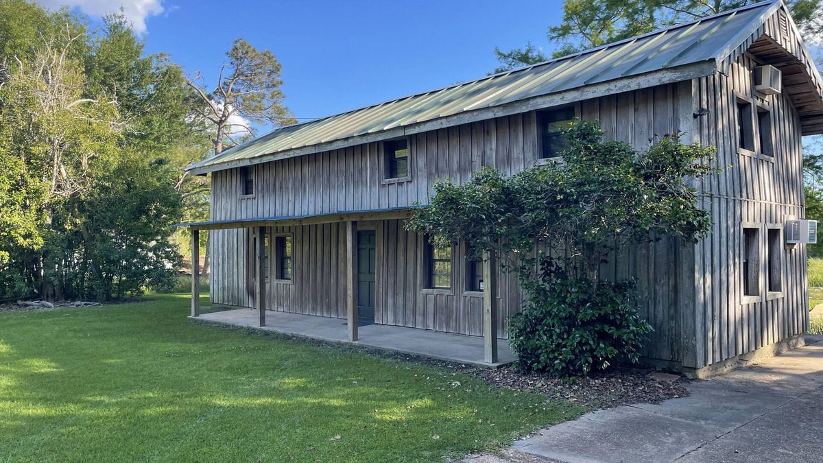 St. Joseph Cabin | Charming 4-bedroom cabin with WiFi and AC in Lake Bruin, St. Joseph