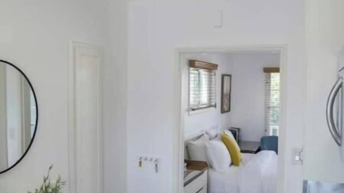 Wilshire Montana House | Charming 4-bedroom house with AC in Santa Monica