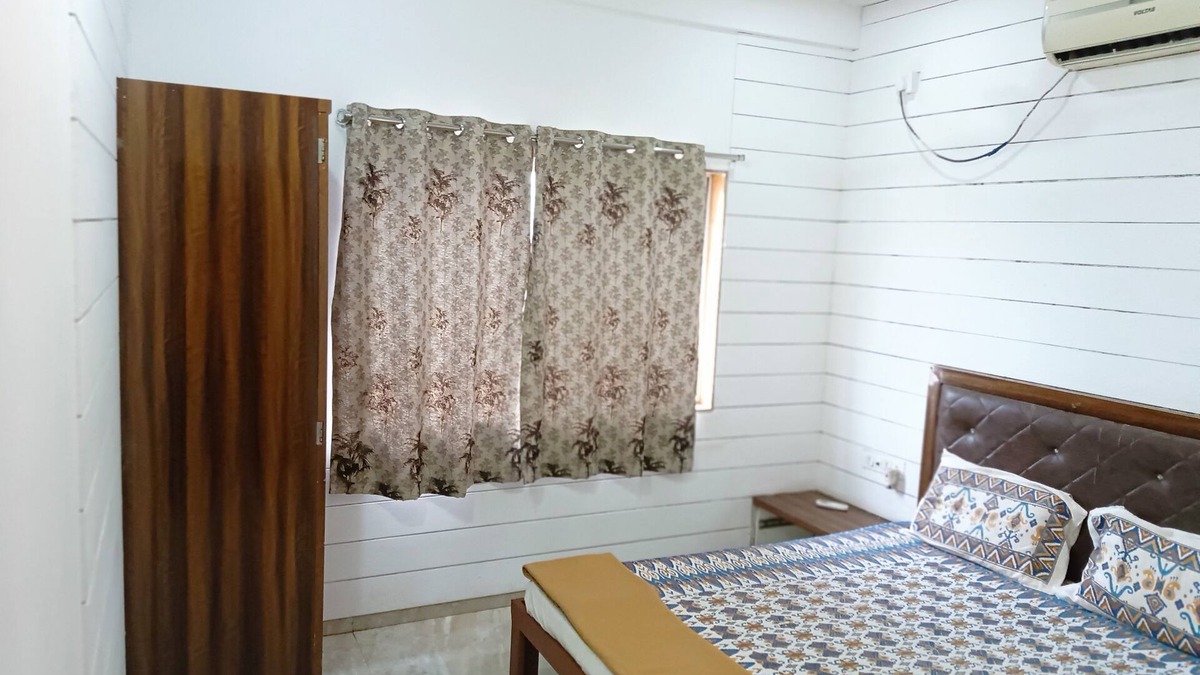 Kadadhe House | Charming 4-bedroom villa in Pawnanagar with AC, WiFi pawna lake "movie theatre