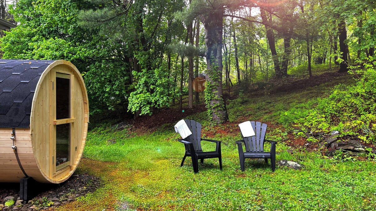 Highland Villa | Charming 4-bedroom villa with Art, Sauna, Cold Plunge and Yoga in New Paltz
