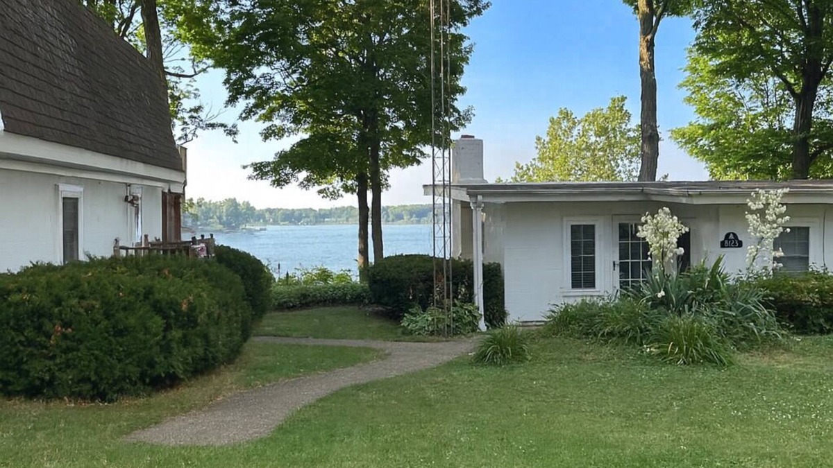 Paw Paw Lake House | Charming 4-bedroom with views of Paw Paw Lake. Sleeps up to 10.