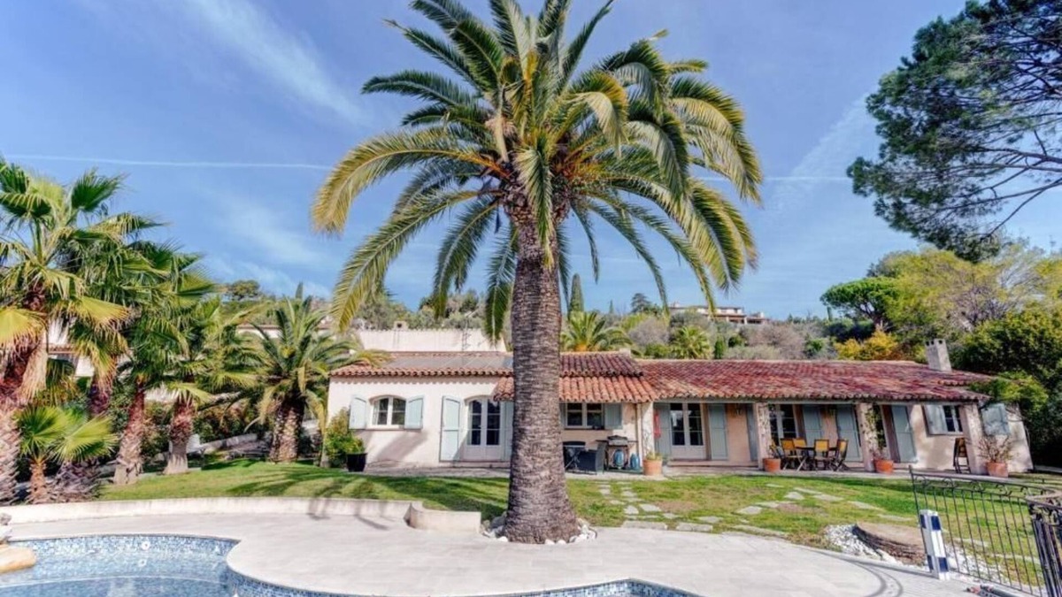 Mougins Villa | Charming 4-bedroom with AC/Wifi, Garden, swimming pool in beautiful Mougins