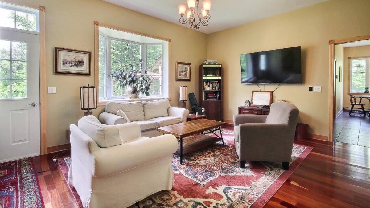 Gore Ski Chalet | Charming 4 bedrooms home with 2 fireplaces