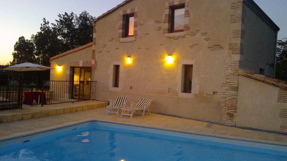 Roumens House | CHARMING 4* detached HOUSE PRIVATE HEATED SALT SWIMMING POOL