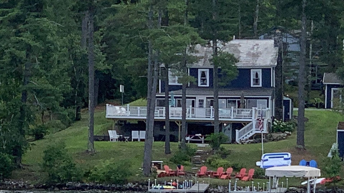 Wells House | Charming 4 Season Lake Front Home (Fall & Winter Discounts Available)