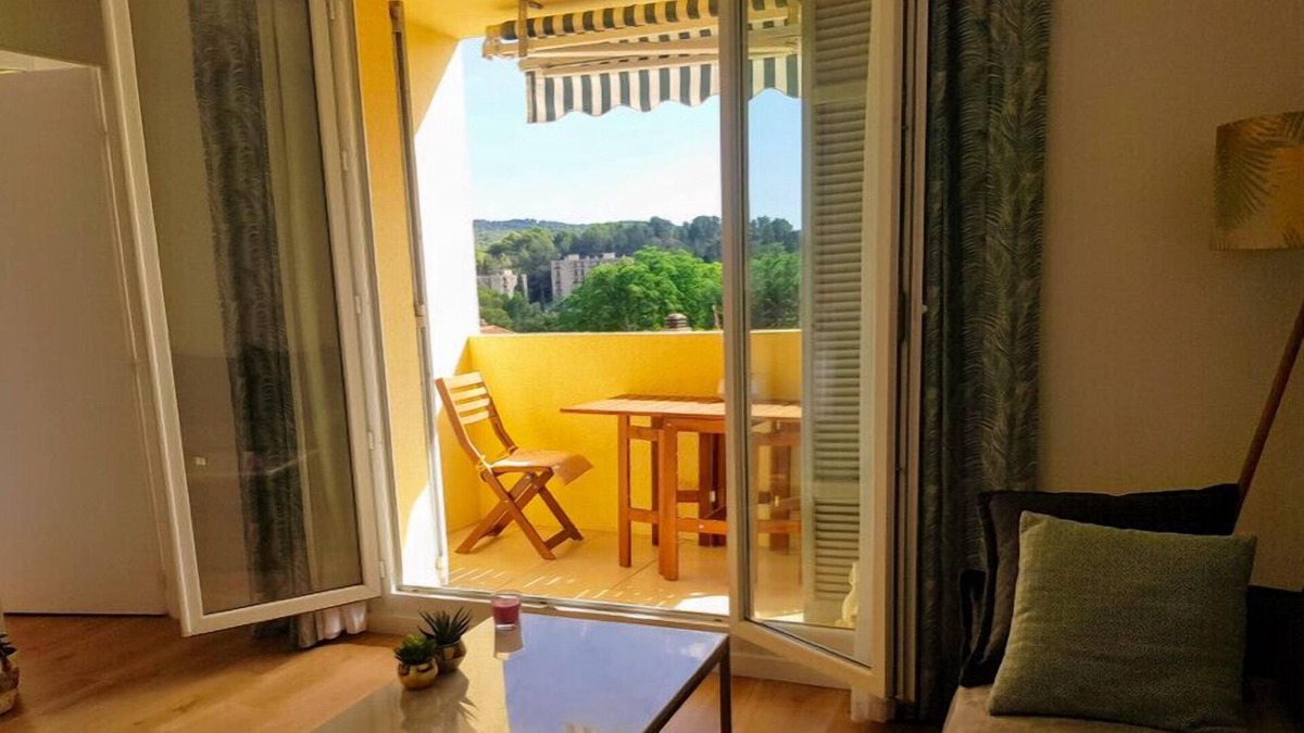 Sud Apartment | Charming 45 M2 With Balcony Near The City Center