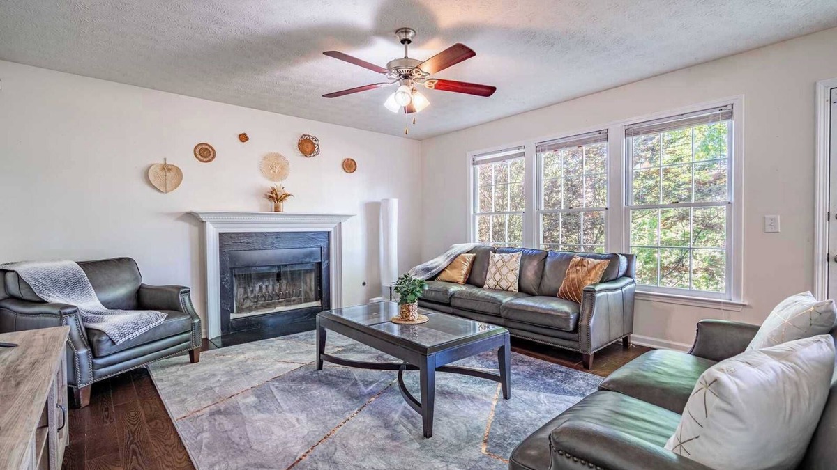 Duluth House | Charming 4BR/3BA Home｜Pets Welcome｜Large Yard & 2-Car Garage Oasis #41646