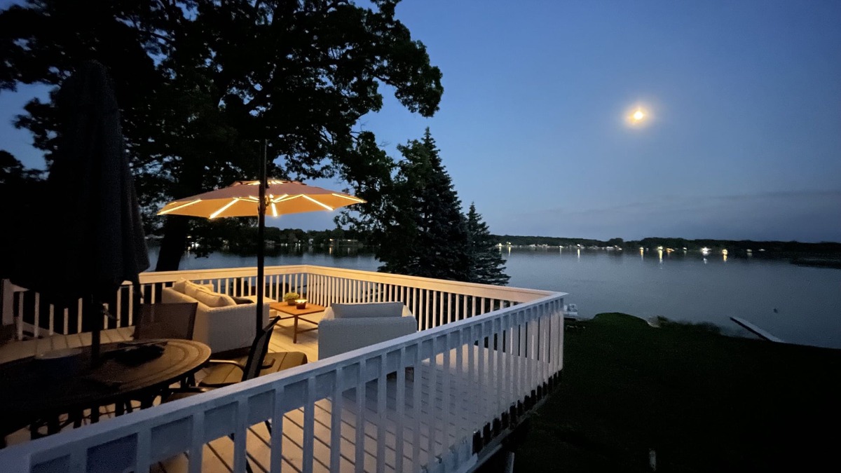 Jackson House | Charming 4BR/3BA Lakefront Home w/Dock, Kayaks + Fire Pit – Ackerson Lake