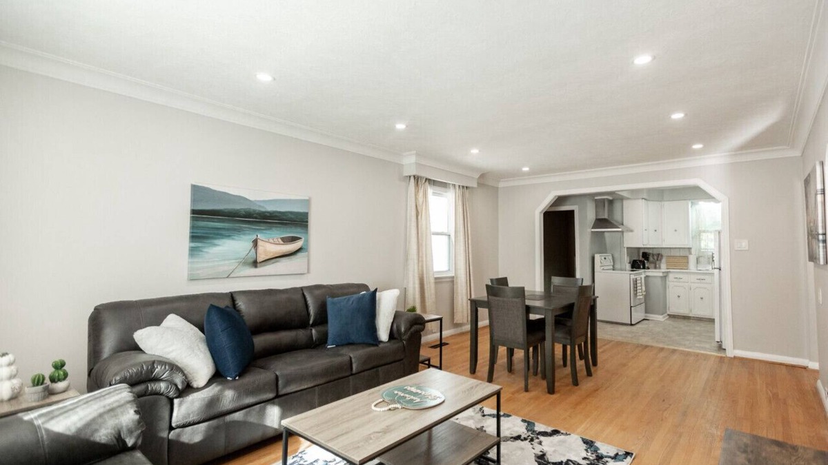 Barrie House | Charming 4BR Barrie Retreat with Backyard