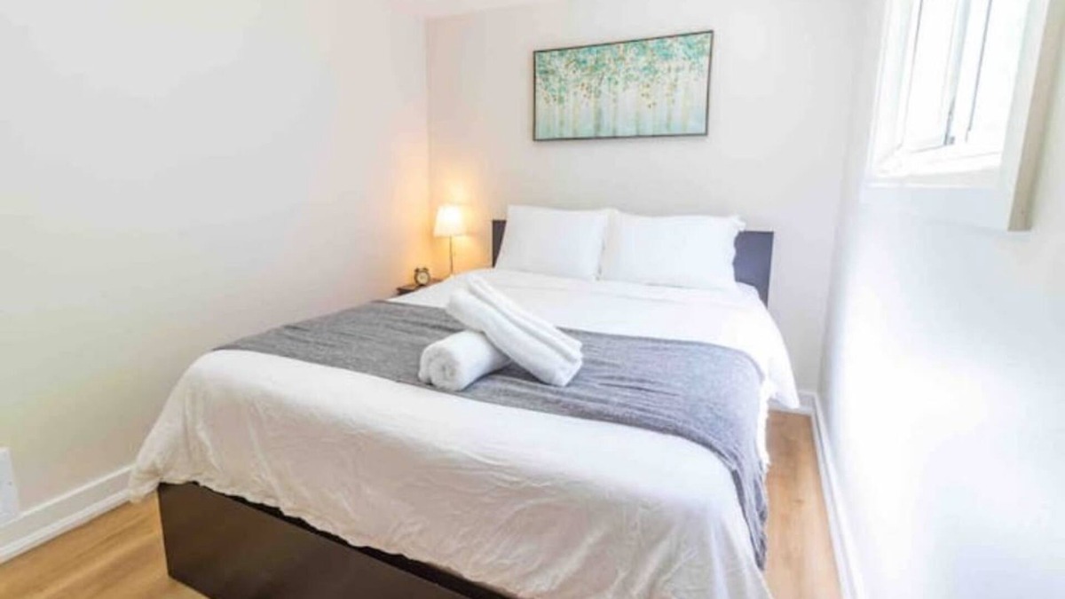 London House | Charming 4BR Home w/ Large Backyard