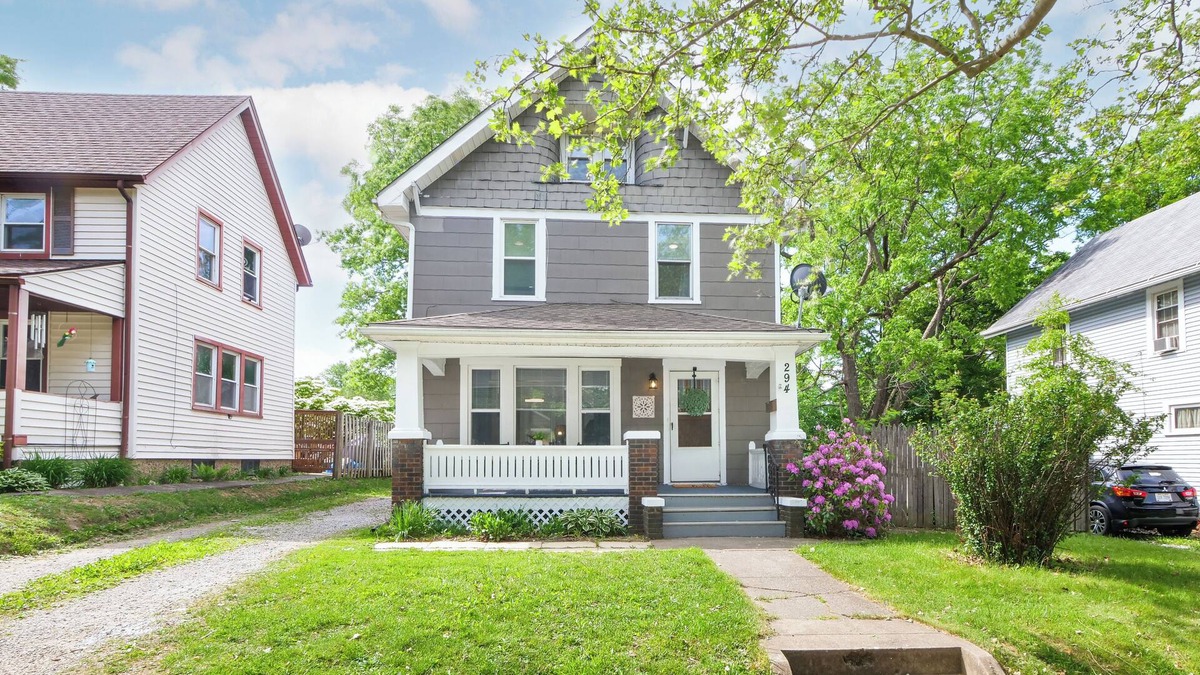 Firestone Park House | Charming 4BR Retreat w/Loft