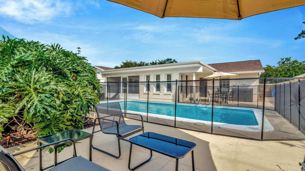 Carrollwood House | ‼️Charming 4BR Tampa Escape w/Pool & Game room