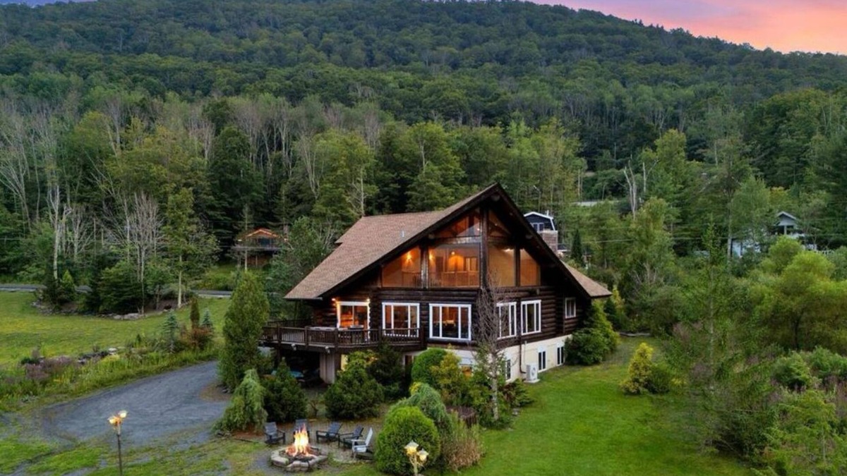 Hunter Cabin | Charming 5-bedroom Lake Log cabin in marvelous Lanesville