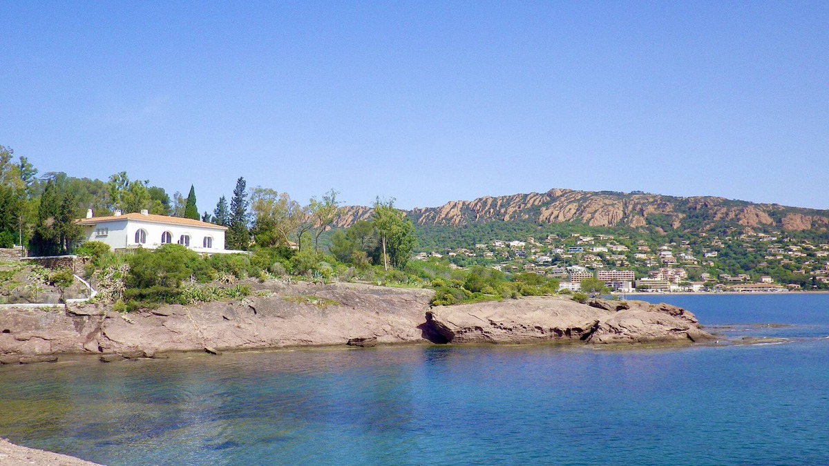 Agay Villa | Charming 50s waterfront villa exclusive sea access terrace garden