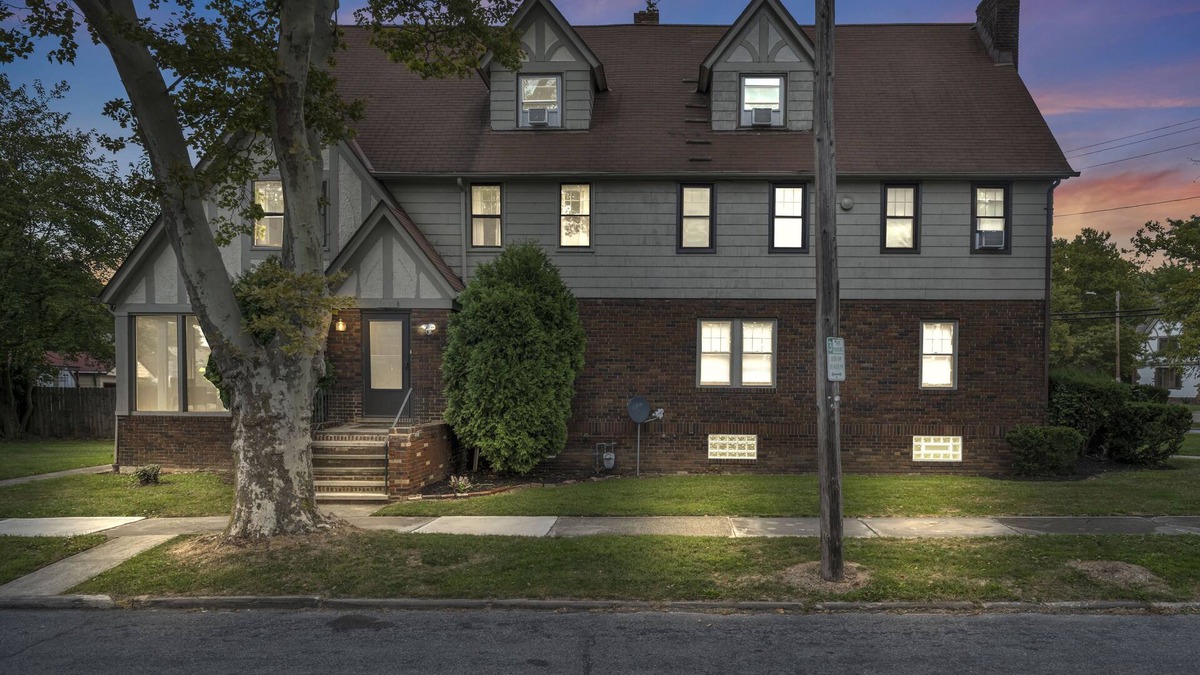 Cleveland Heights House | Charming 5BR Cleveland Heights Home, 7 Beds, 2.5 Baths, Family-Friendly