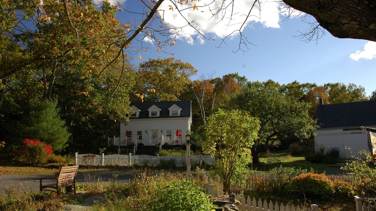 Boothbay House | Charming 5BR Waterfront Historic Cape on 15 acre estate