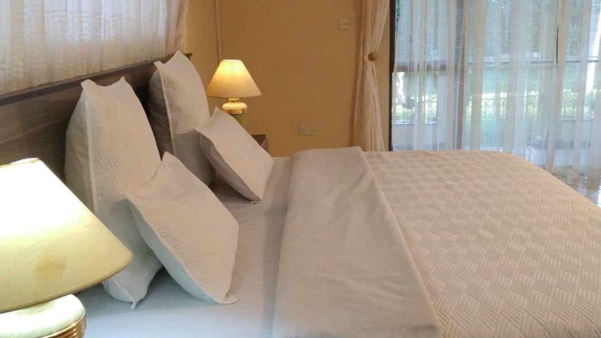 Midlands House | Charming 6-Bed House with Swimming Pool in Harare