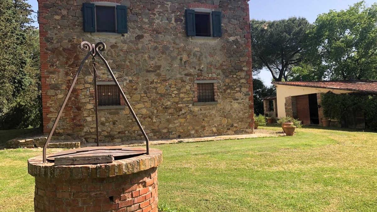 Lucignano House | Charming 6-bedroom country house in serene Lucignano with huge pool